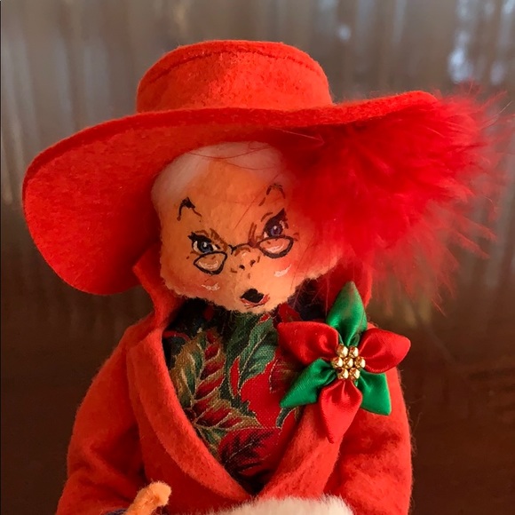 Annalee 10" Holiday Best Mrs. Santa - Picture 2 of 8